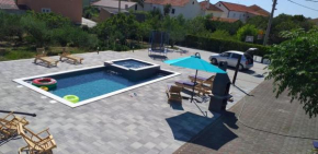 Apartmant Franica with pool and jacuzzi